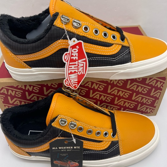 Vans Men’s Old Skool All Weather Mte
(Mte) Apricot/Black Sneakers
VN0A348F2NF - Picture 2 of 16